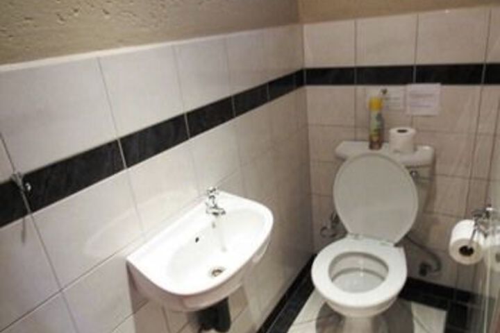 Room 4 of 33