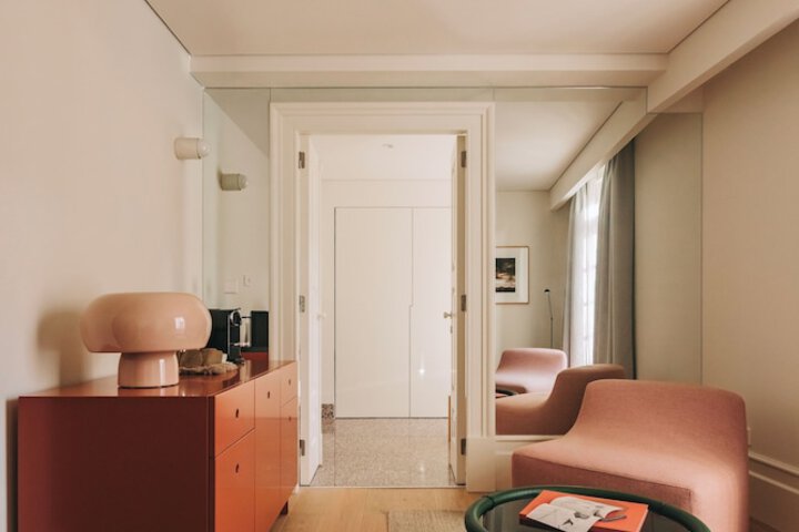 Room 51 of 186