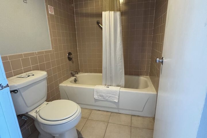 Room 6 of 7