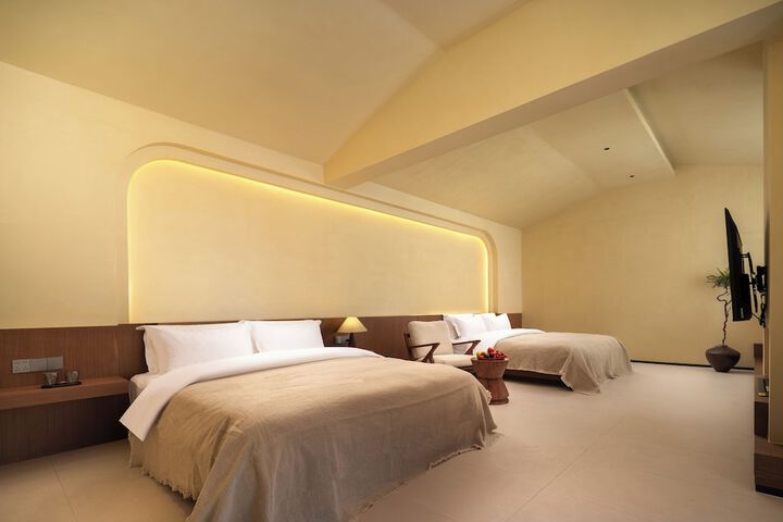 Room 7 of 80