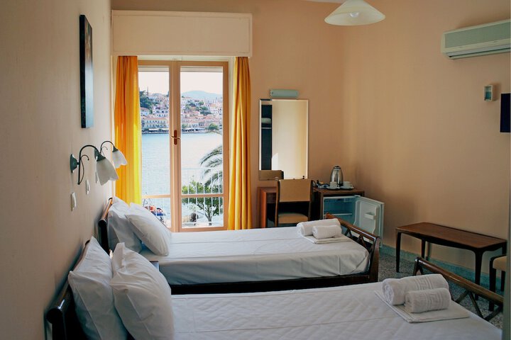 Room 12 of 35