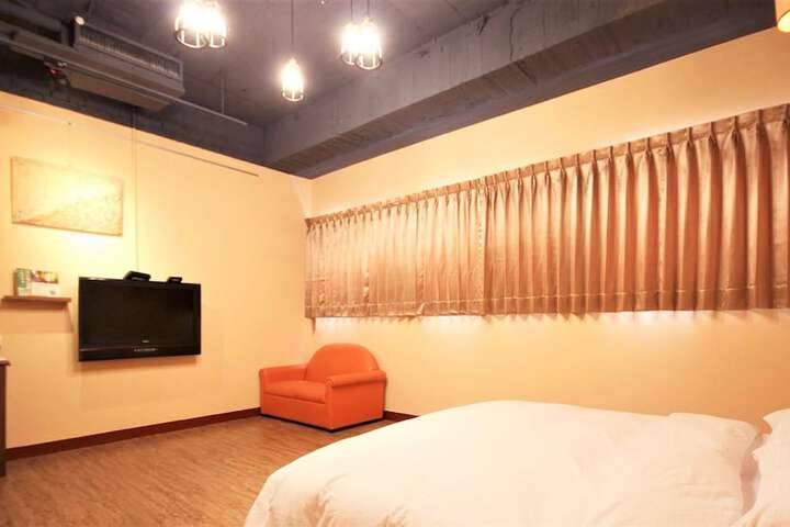 Room 18 of 93