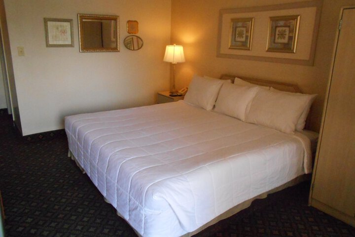 Room 42 of 141