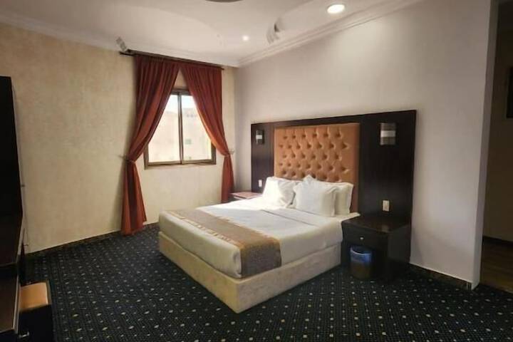 Room 5 of 11