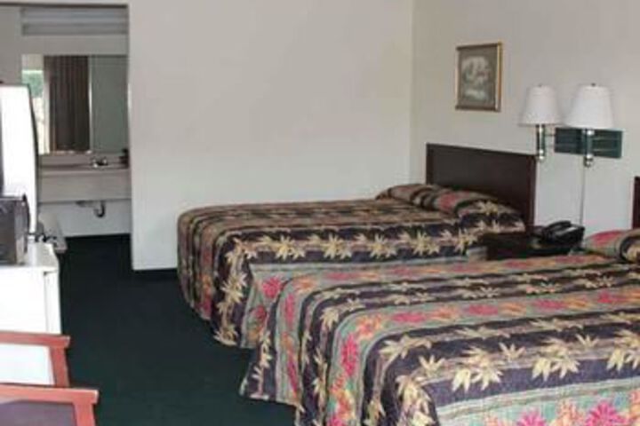 Room 6 of 10