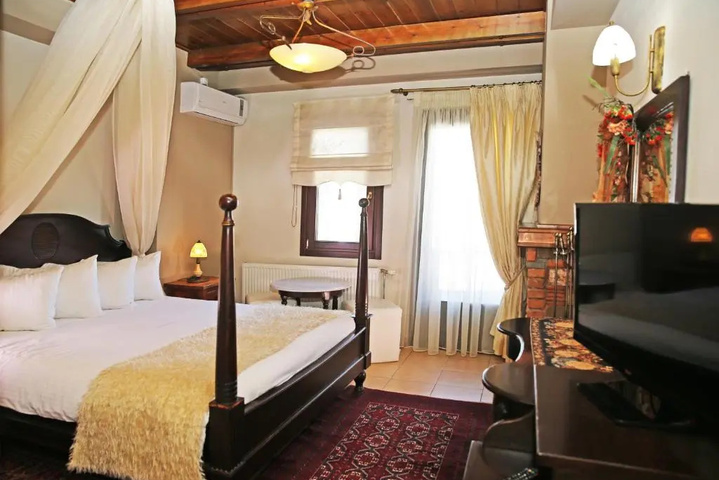 Room 6 of 26