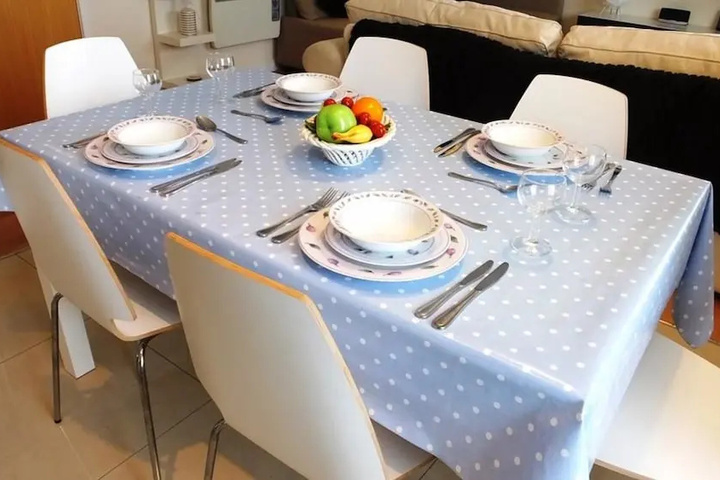Dining 10 of 12