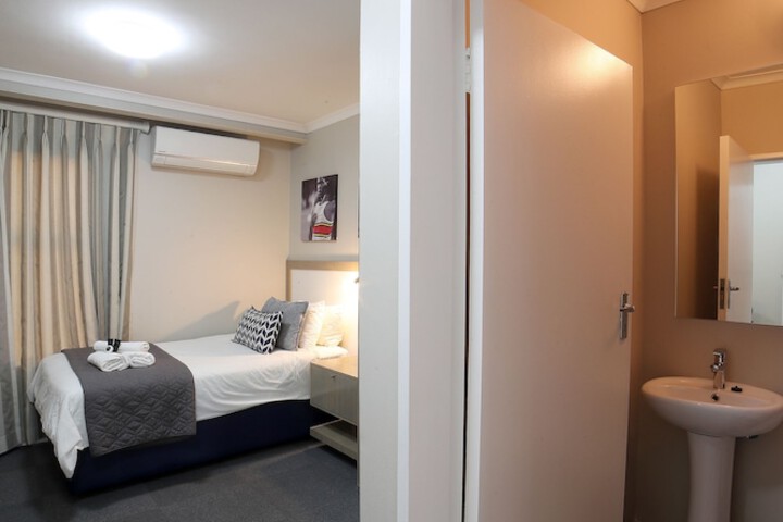 Room 10 of 19