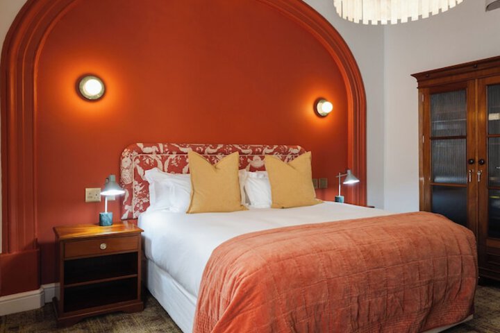 Room 4 of 41