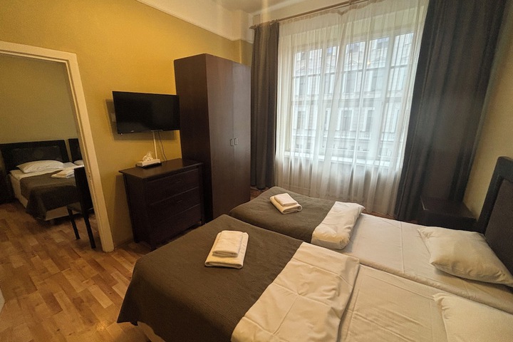 Room 190 of 272