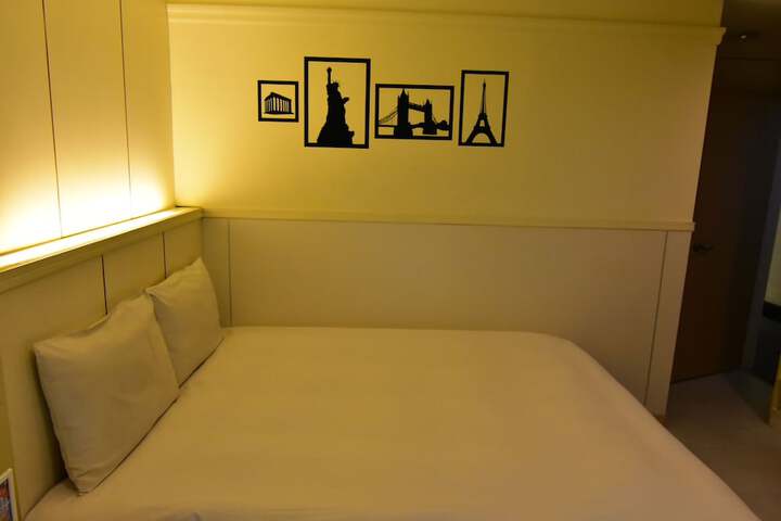 Room 13 of 45