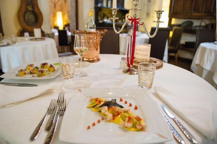 Dining 35 of 68