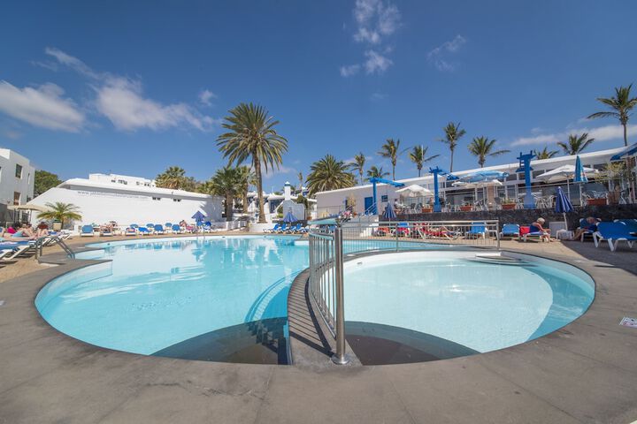 Hotel Pool