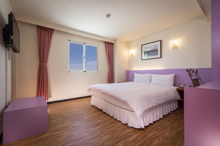 Room 5 of 48