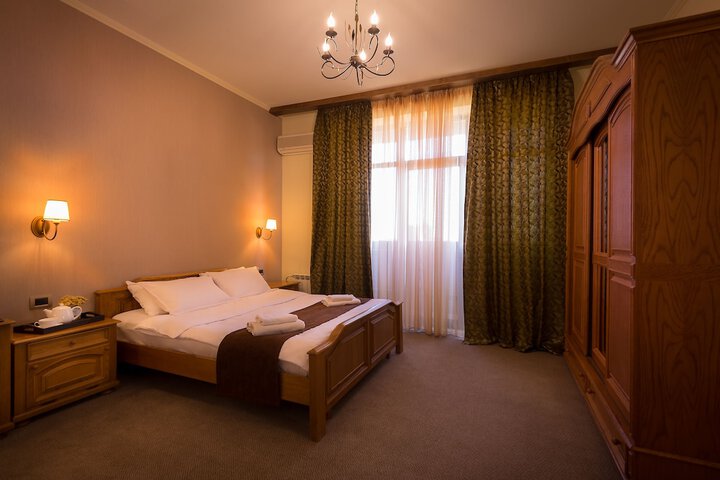 Room 10 of 60