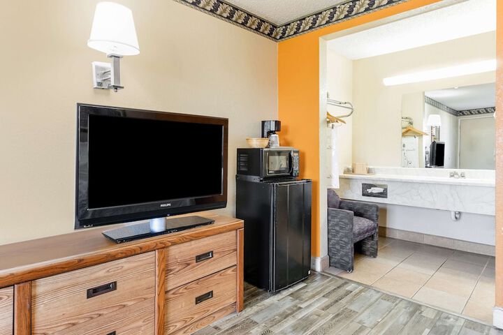 2 Double Beds (14 of 15)