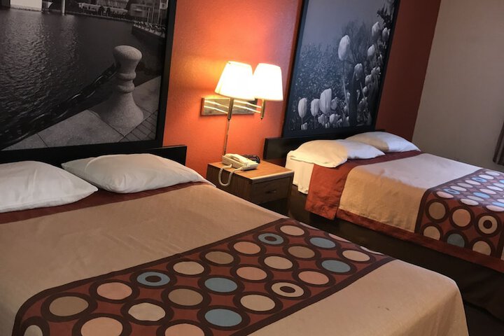 1 Queen Bed (24 of 24)