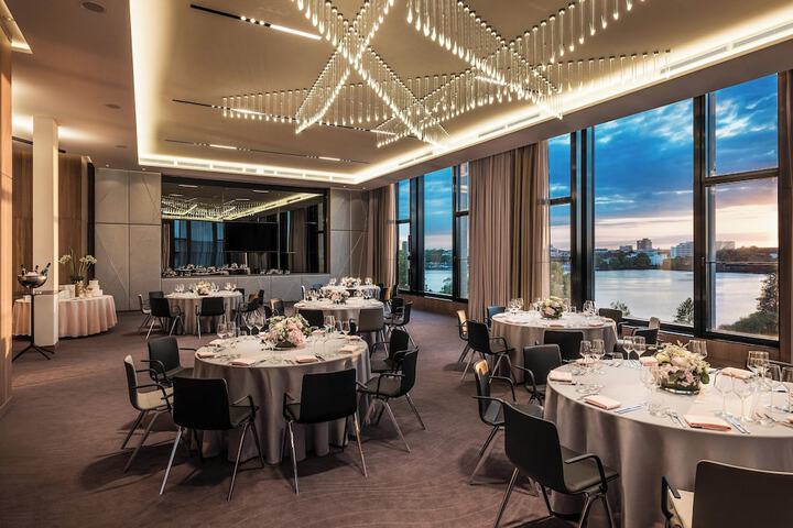 Ballroom/Hall 75 of 92