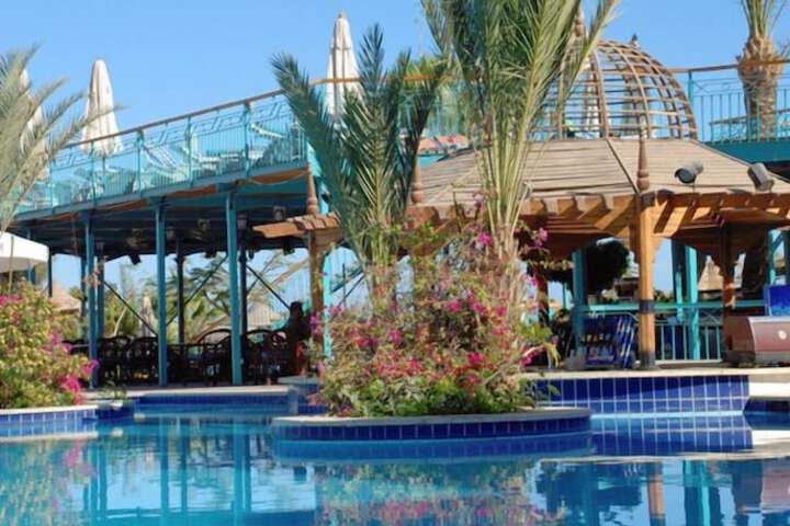 Hotel with Pool