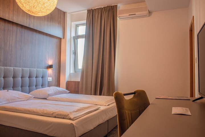 Room 48 of 127