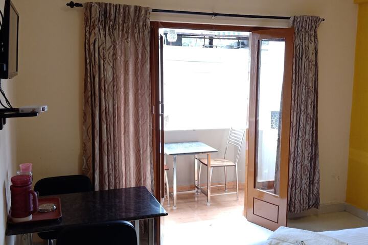 Room 10 of 33
