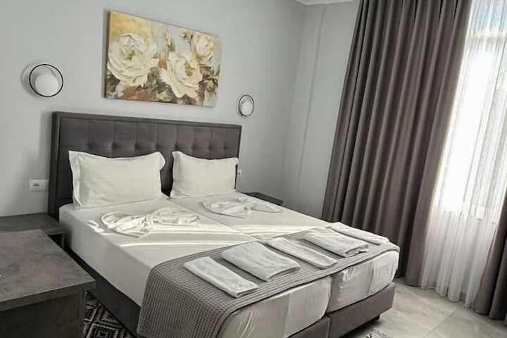 Room 8 of 36