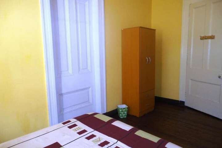 Room 6 of 40