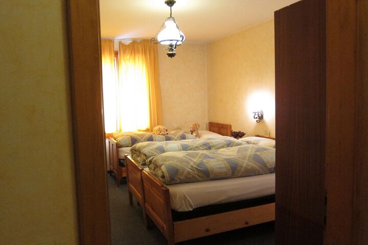 Room 4 of 65