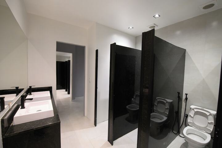 Room 16 of 19