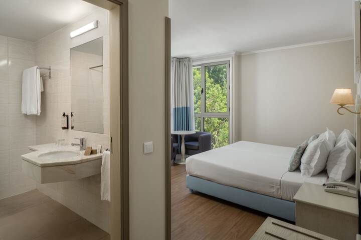 Room 10 of 97