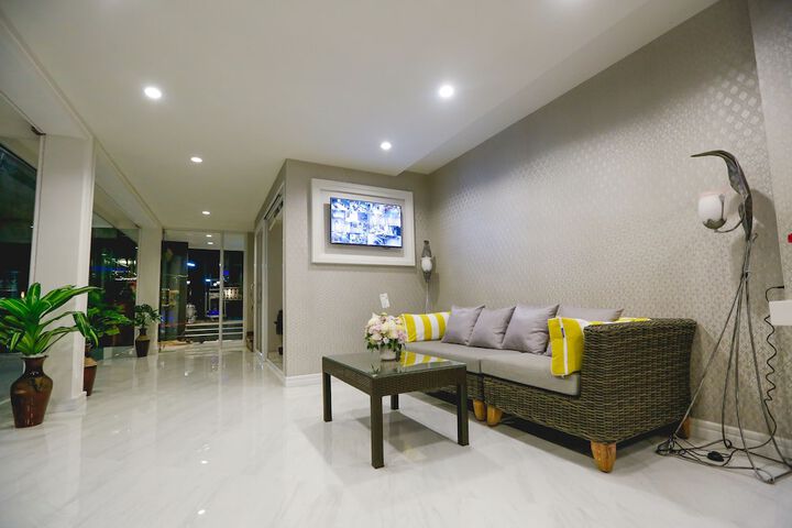 Entrance & Lobby