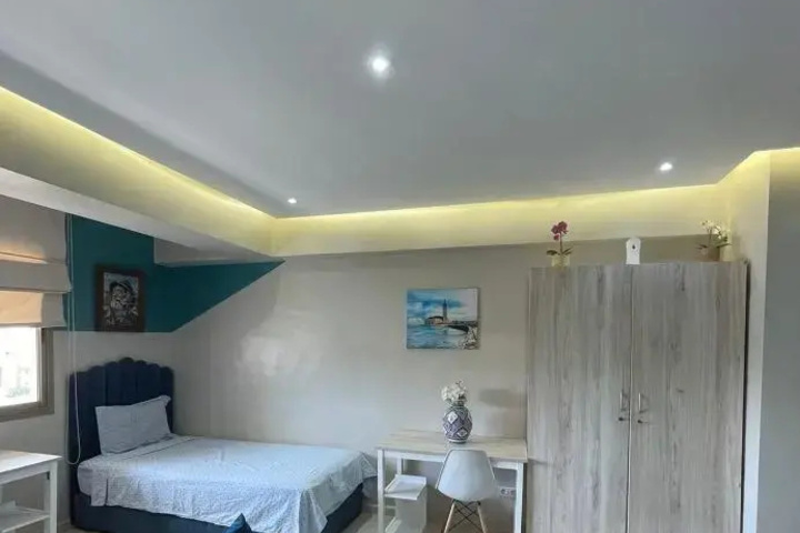 Room 5 of 6