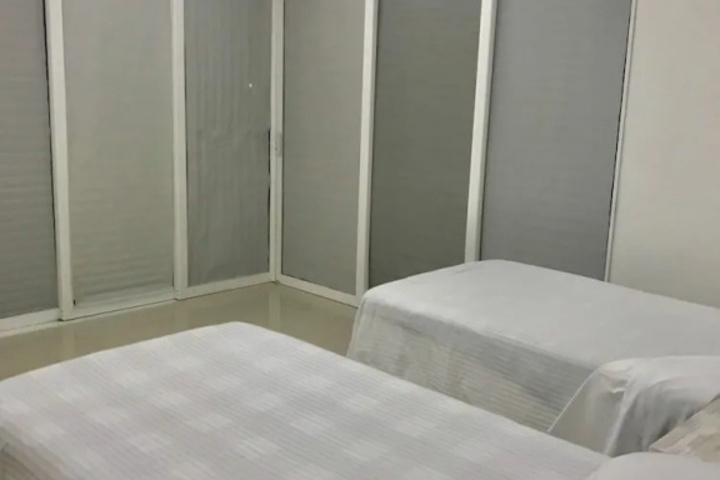 Room 6 of 18
