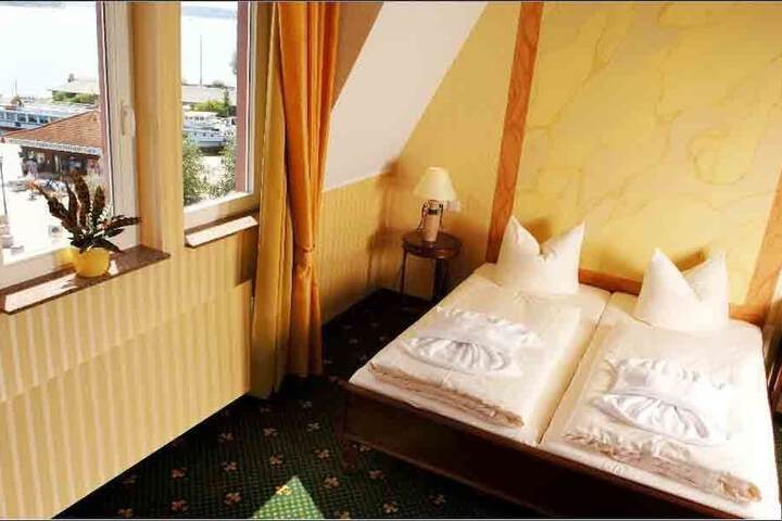 Room 5 of 35