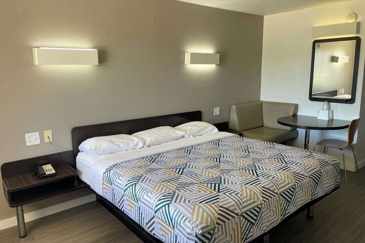 Room 12 of 22