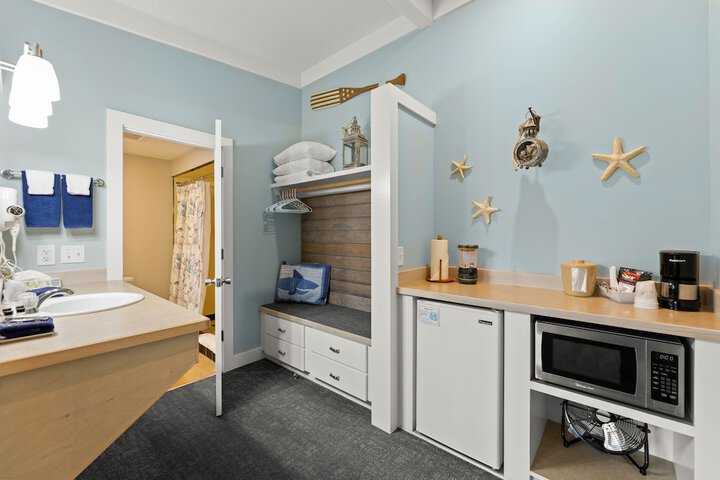 Room 11 of 19