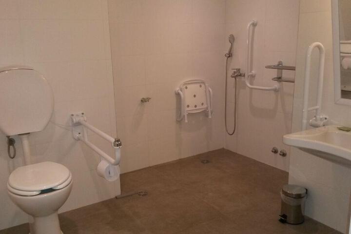 Room 5 of 6