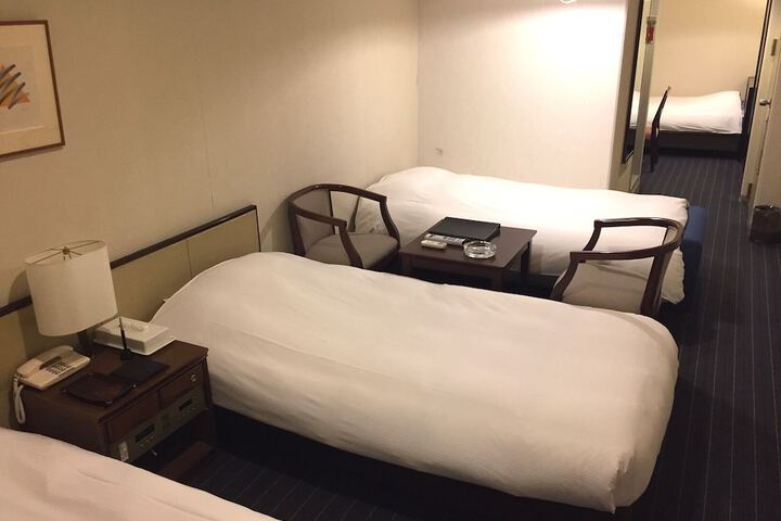 Room 8 of 16