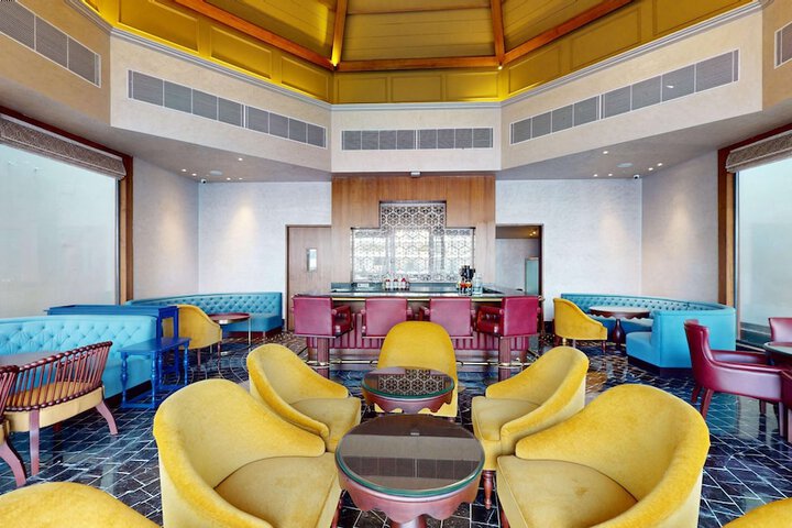 Lounge 136 of 191