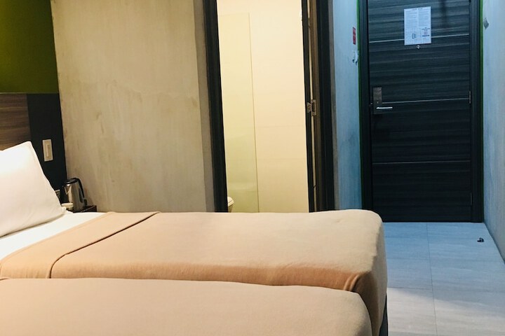 Room 18 of 40