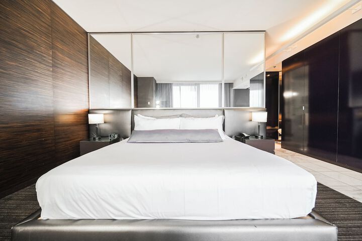 Room 17 of 484