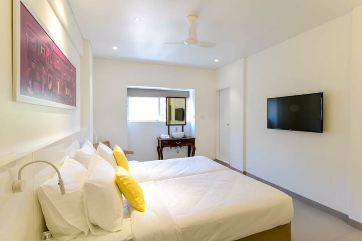 Room 12 of 36
