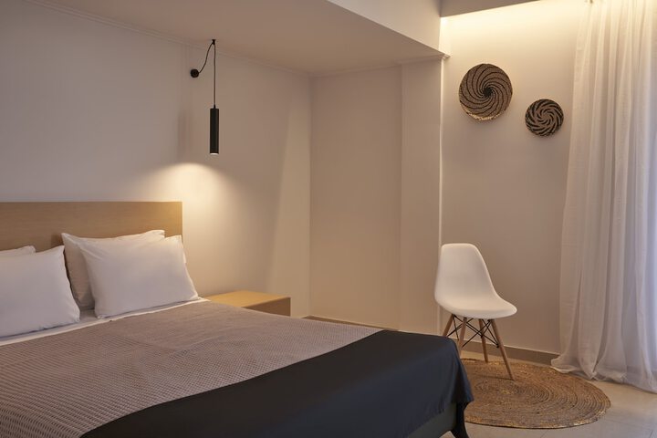 Room 12 of 85