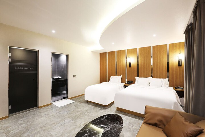 Room 16 of 32