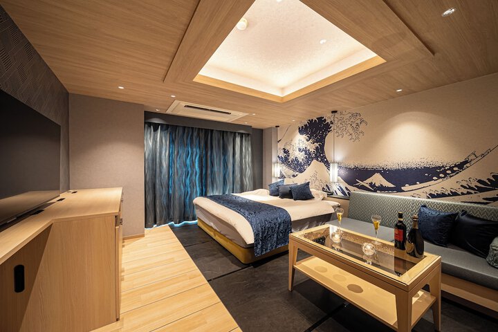 Room 2 of 10
