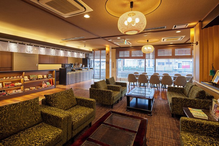 Entrance & Lobby