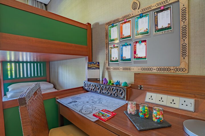 Room 43 of 182