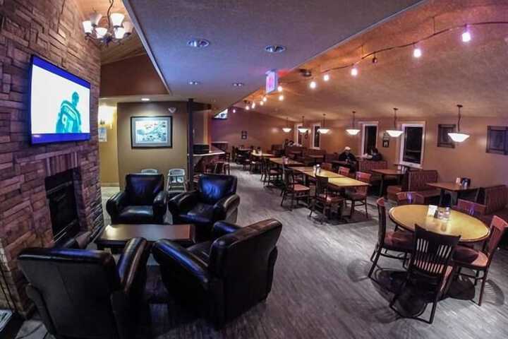 Howey Bay Motel &  Restaurant in Red Lake, ON