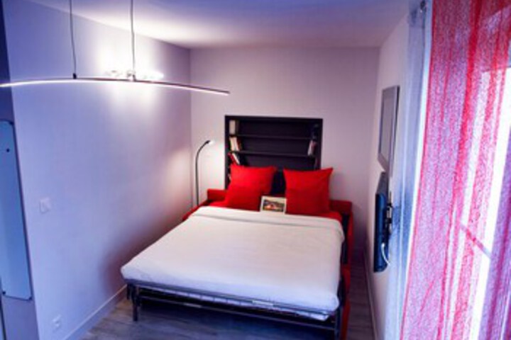 Room 72 of 90