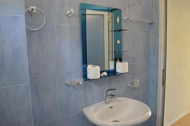 Room 72 of 85